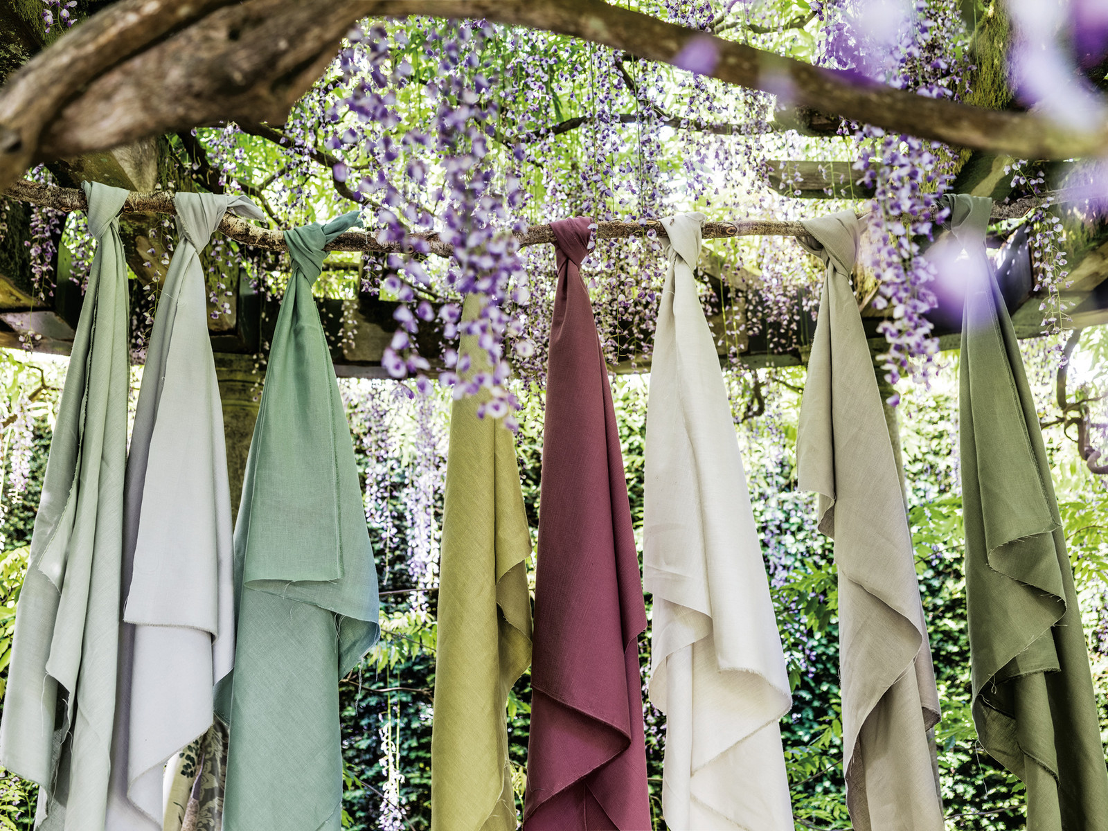 Ткани и обои Waterperry от Sanderson