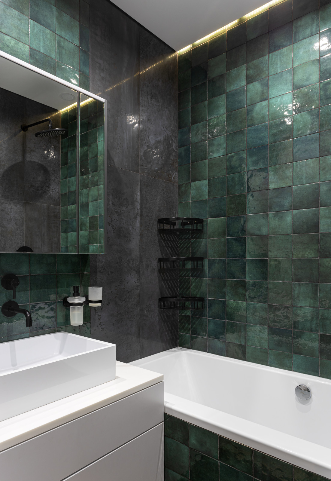 Houzz тур: Апартаменты с солнечной детской и изумрудной ванной