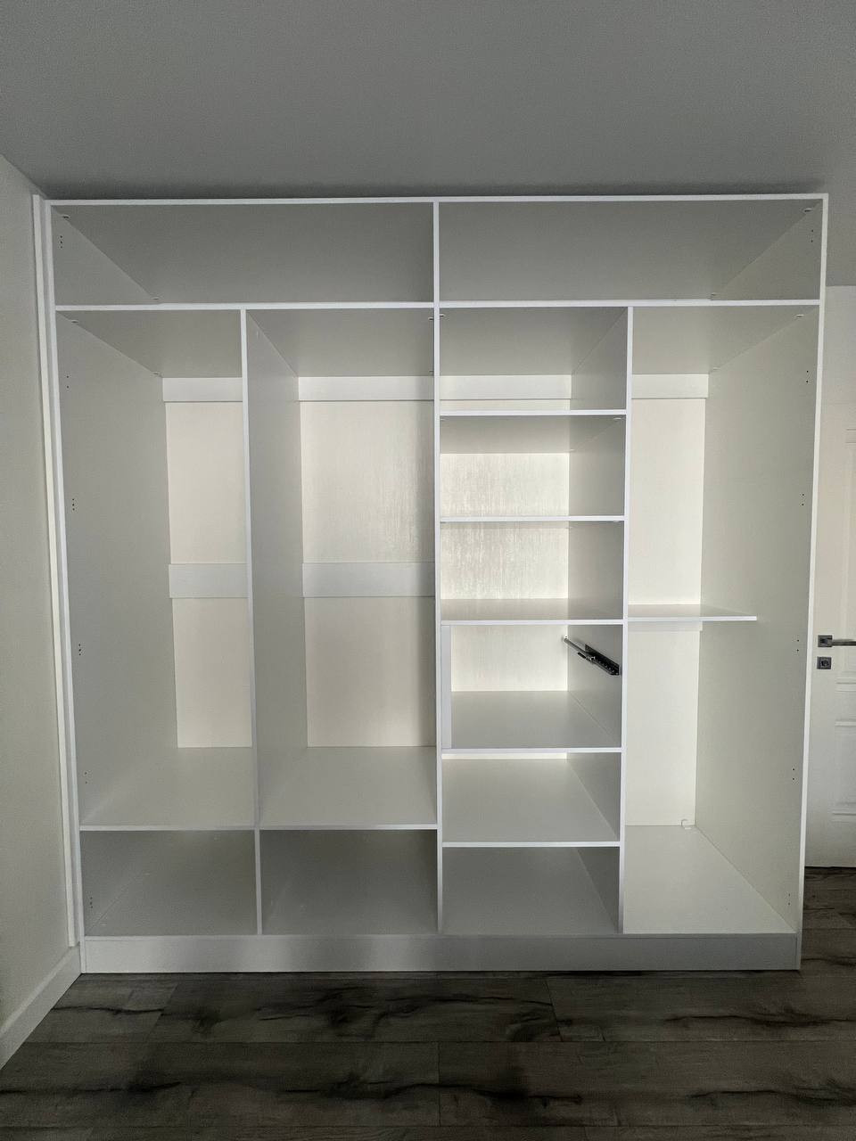 Стильный шкаф (сборка в деталях)