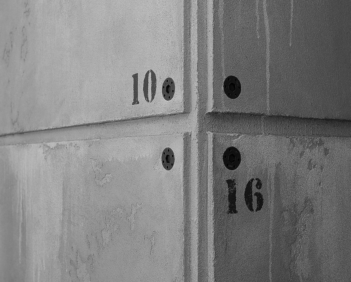 Обложка статьи: Как и зачем использовать бетон в интерьере спальни