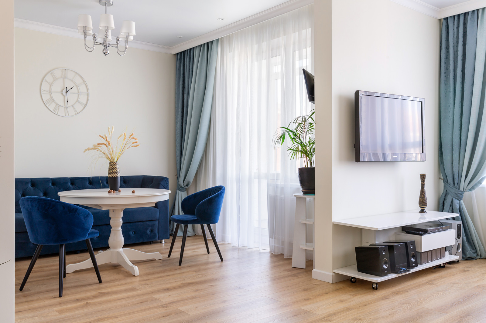 Квартира для родителей с натяжными потолками