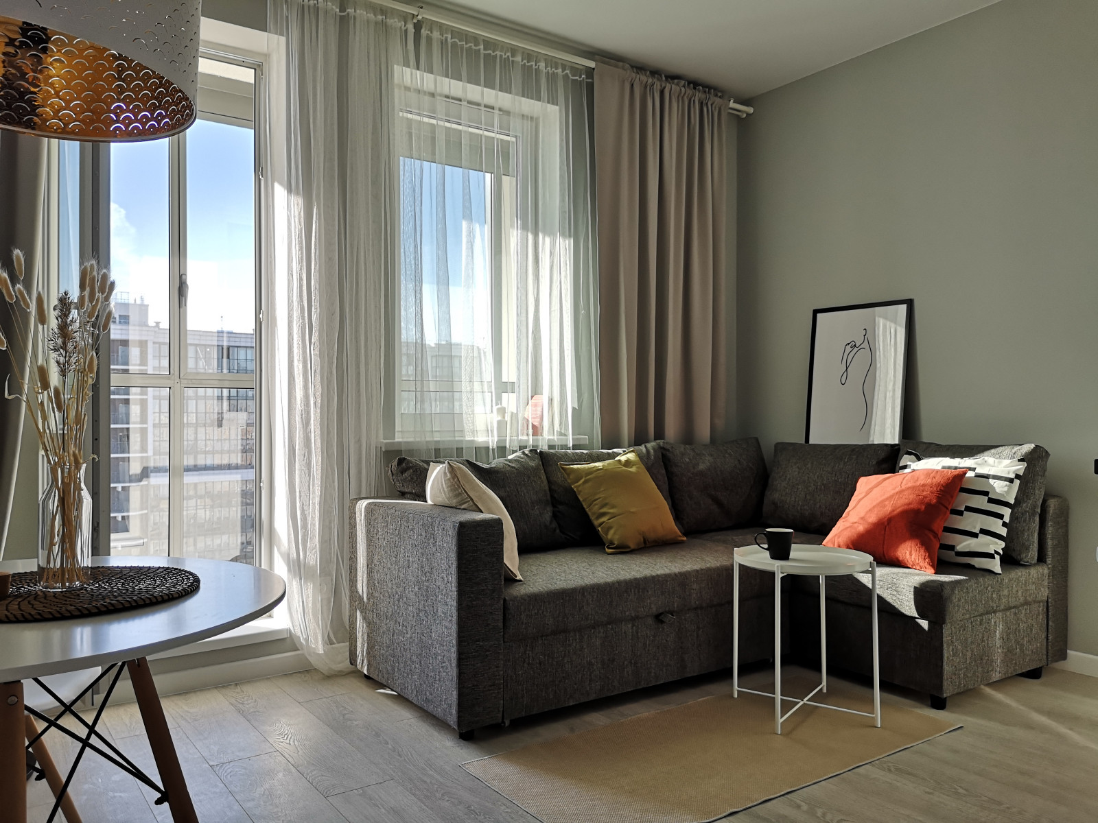 Подготовка к продаже студии с видом на Неву