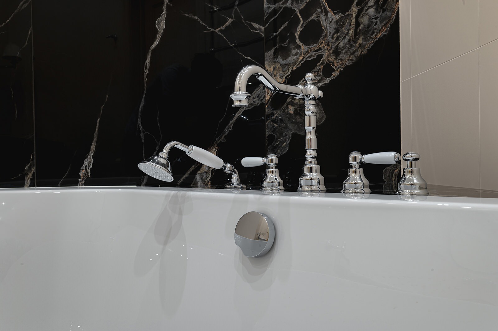 ЖК ЗАЗЕРКАЛЬЕ 408