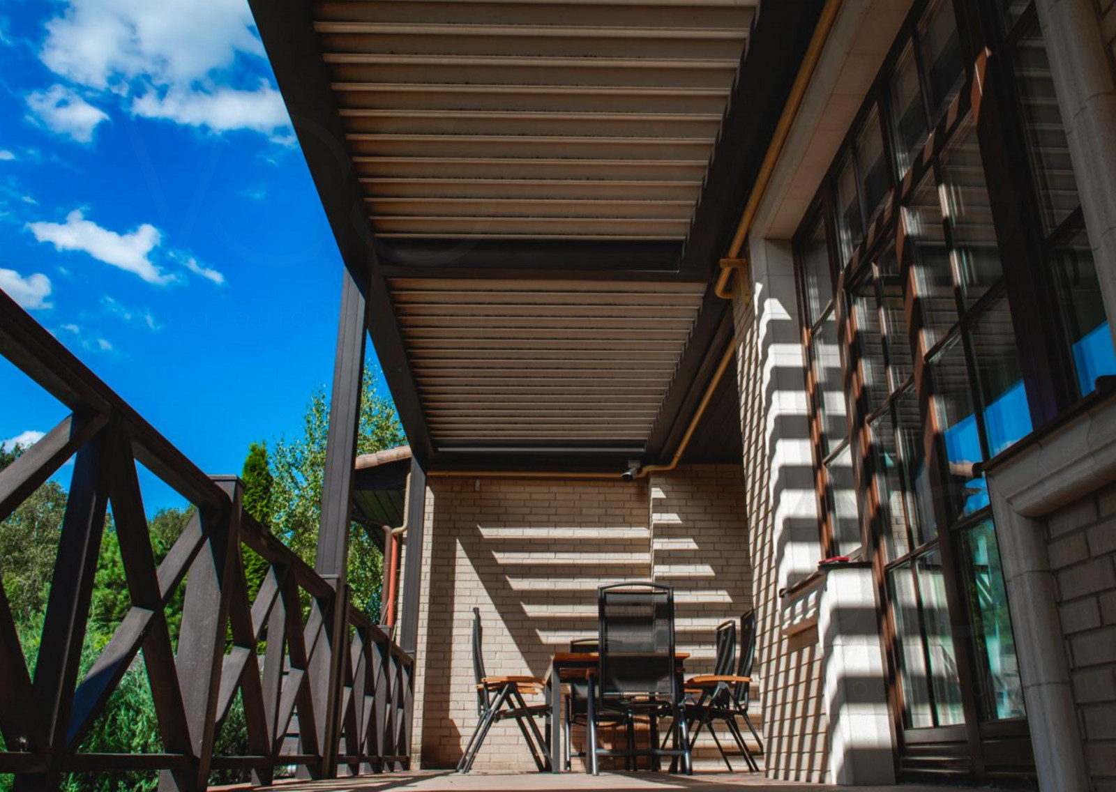 Биоклиматическая пергола Renson Camargue