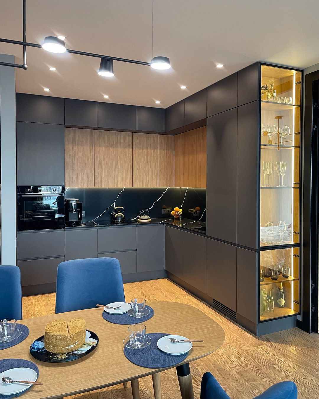 Обложка проекта: Современная кухня графитового цвета