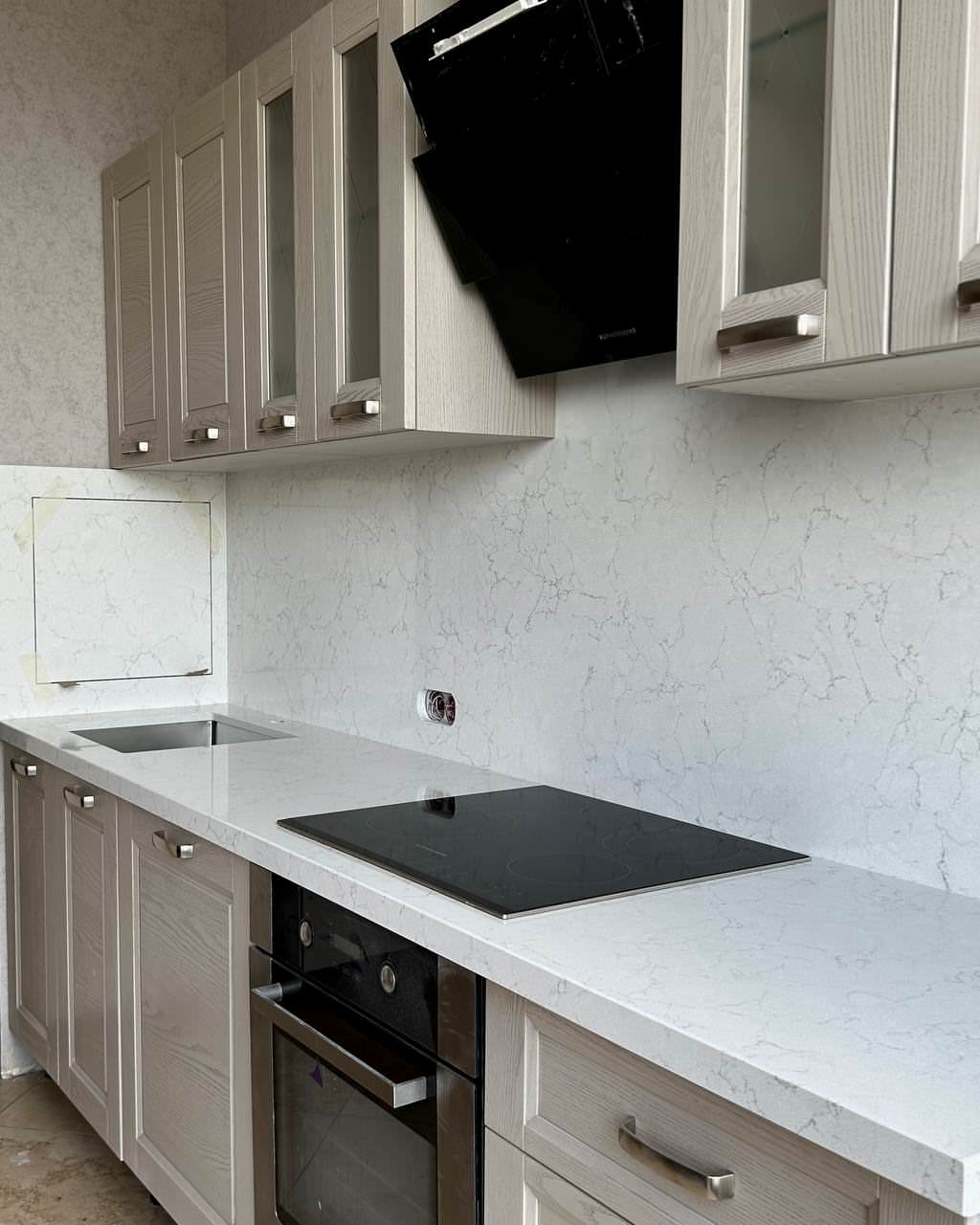 Столешница из кварцевого агломерата Vicostone Valley White