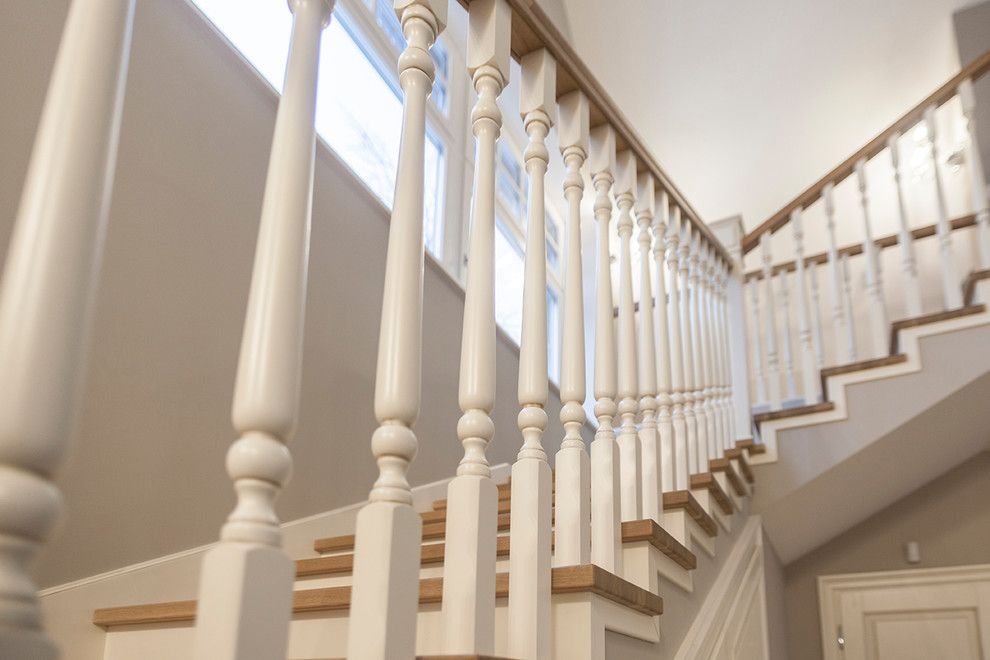 Белые балясины с патиной