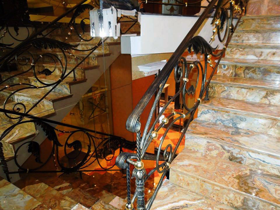 Кованные ограждения лестницы