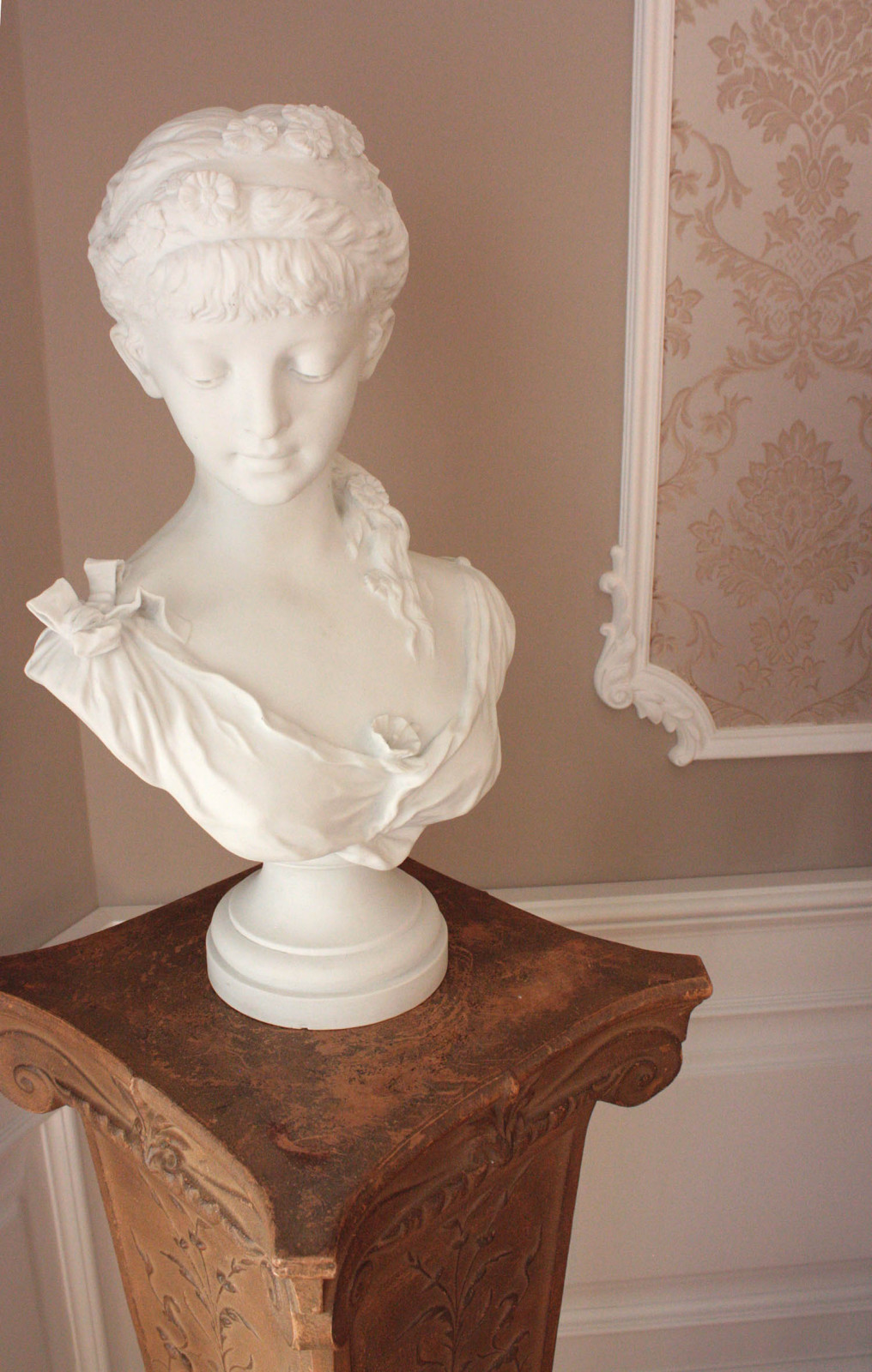 Recreating the Interior of the Chekhov’s Period in a Suburban Residence