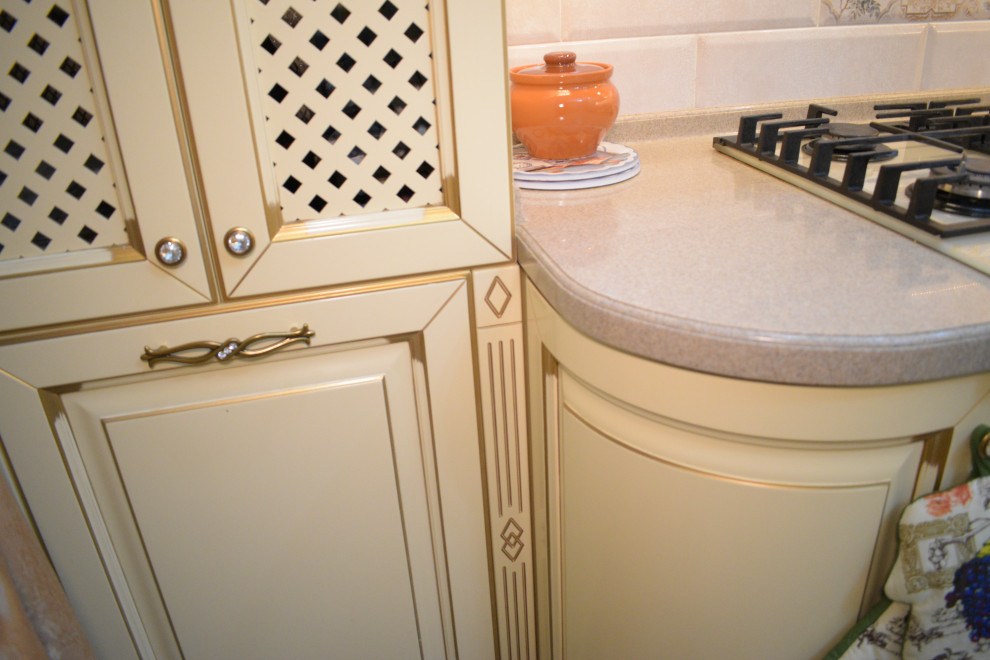 Кухня ЭКО из массива бука с золотой патиной