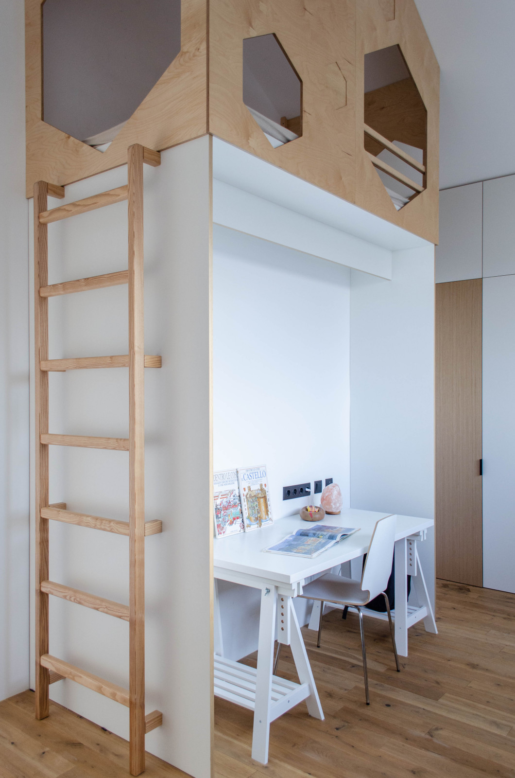 ЖД "Театральный", 77 м2