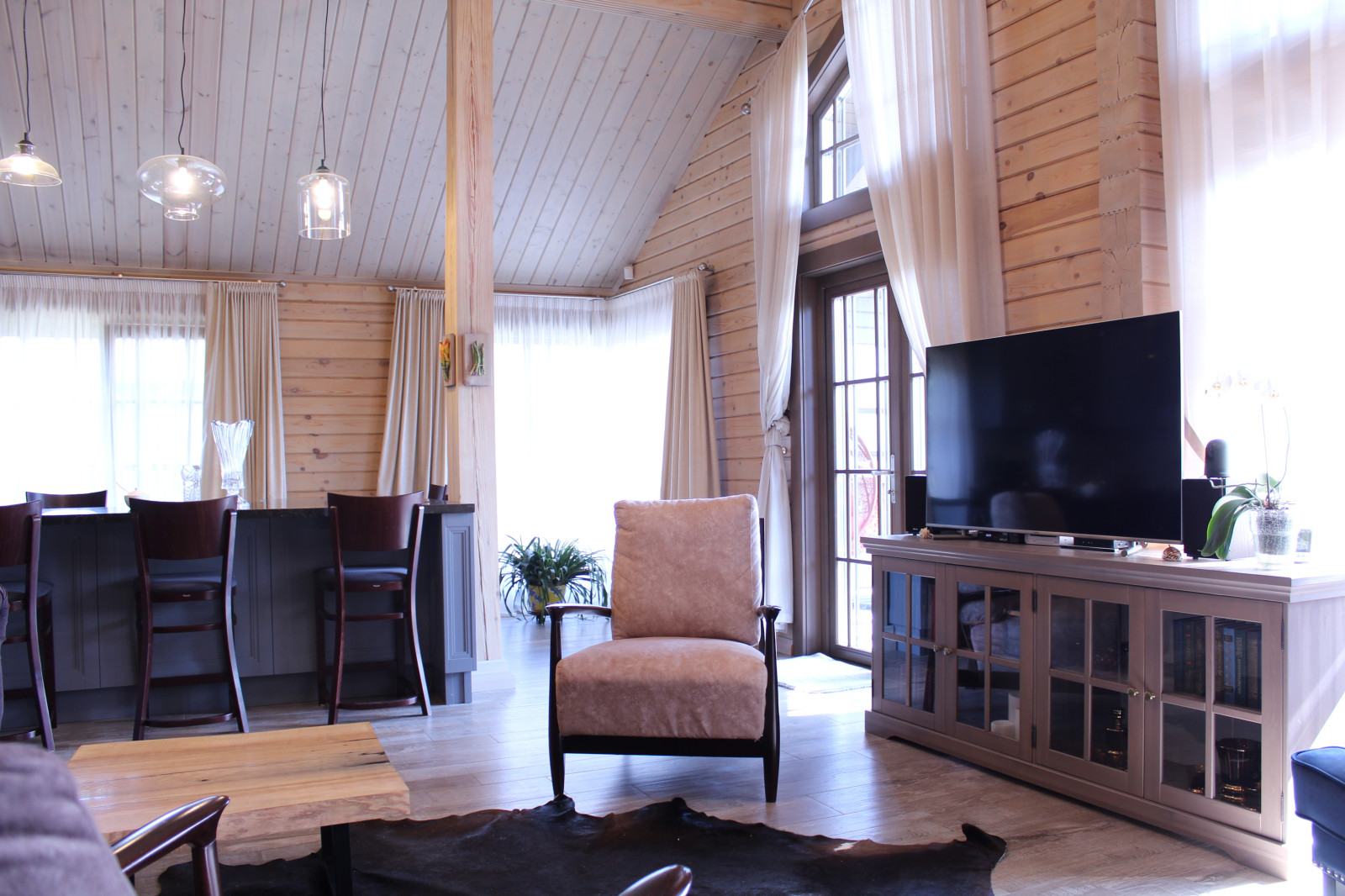 Дом из бруса в стиле шале.