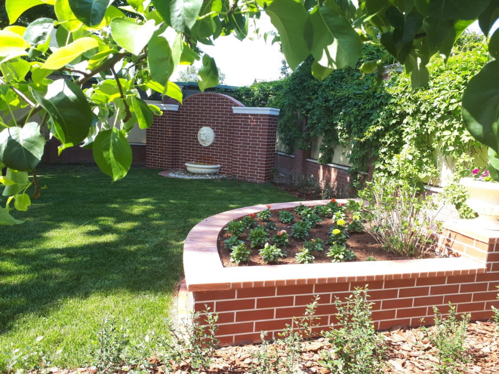 Фонтан с маскароном в Стрельне (Лен. обл.)