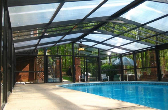 Вольер с навесом из поикарбоната для бассейна и патио