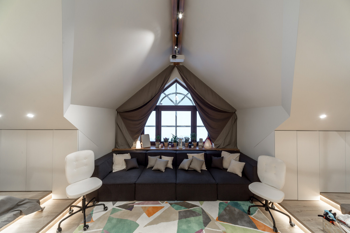 Детская с балкончиками в мансарде