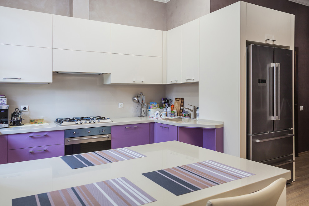 Столовая-гостиная в сиреневым акцентом