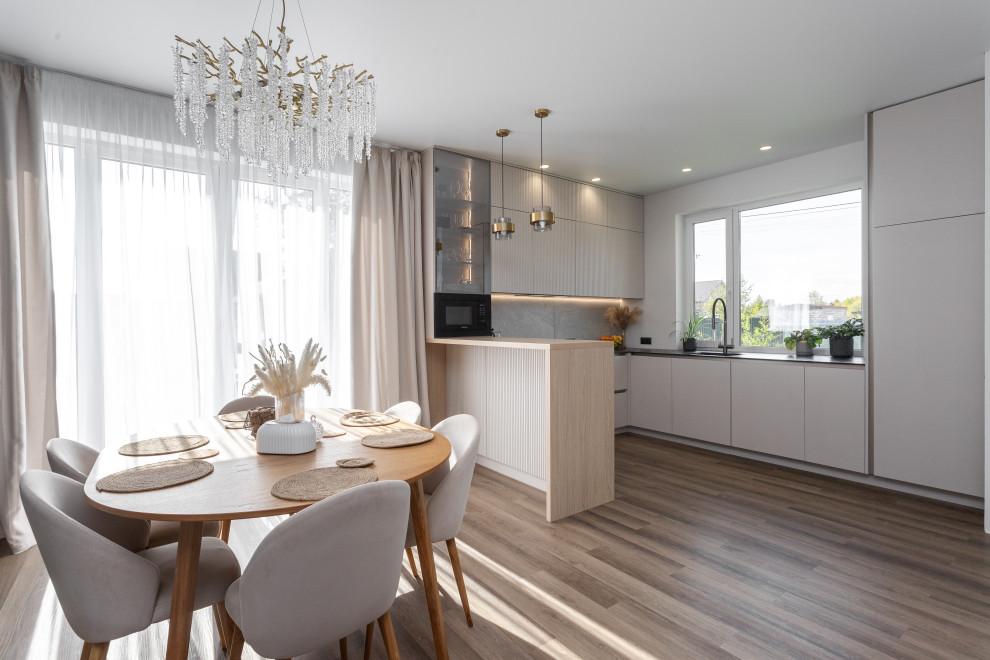 Современная кухня в частном доме