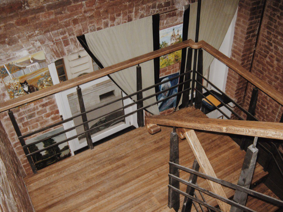 Обложка проекта: Лестница на металлическом косоуре с металлическими ограждениями