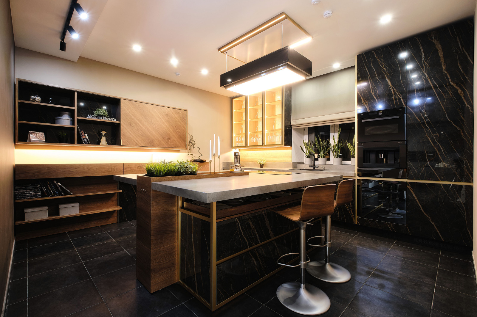 Современная кухня с керамическими фасадами