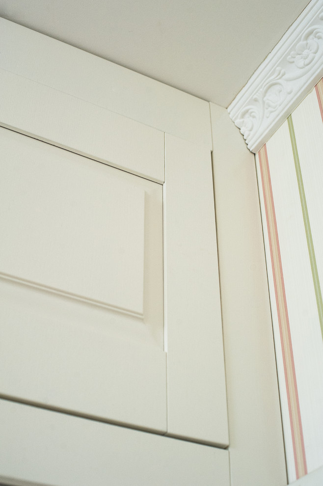 Встроенные двери купе для девушки в СПб