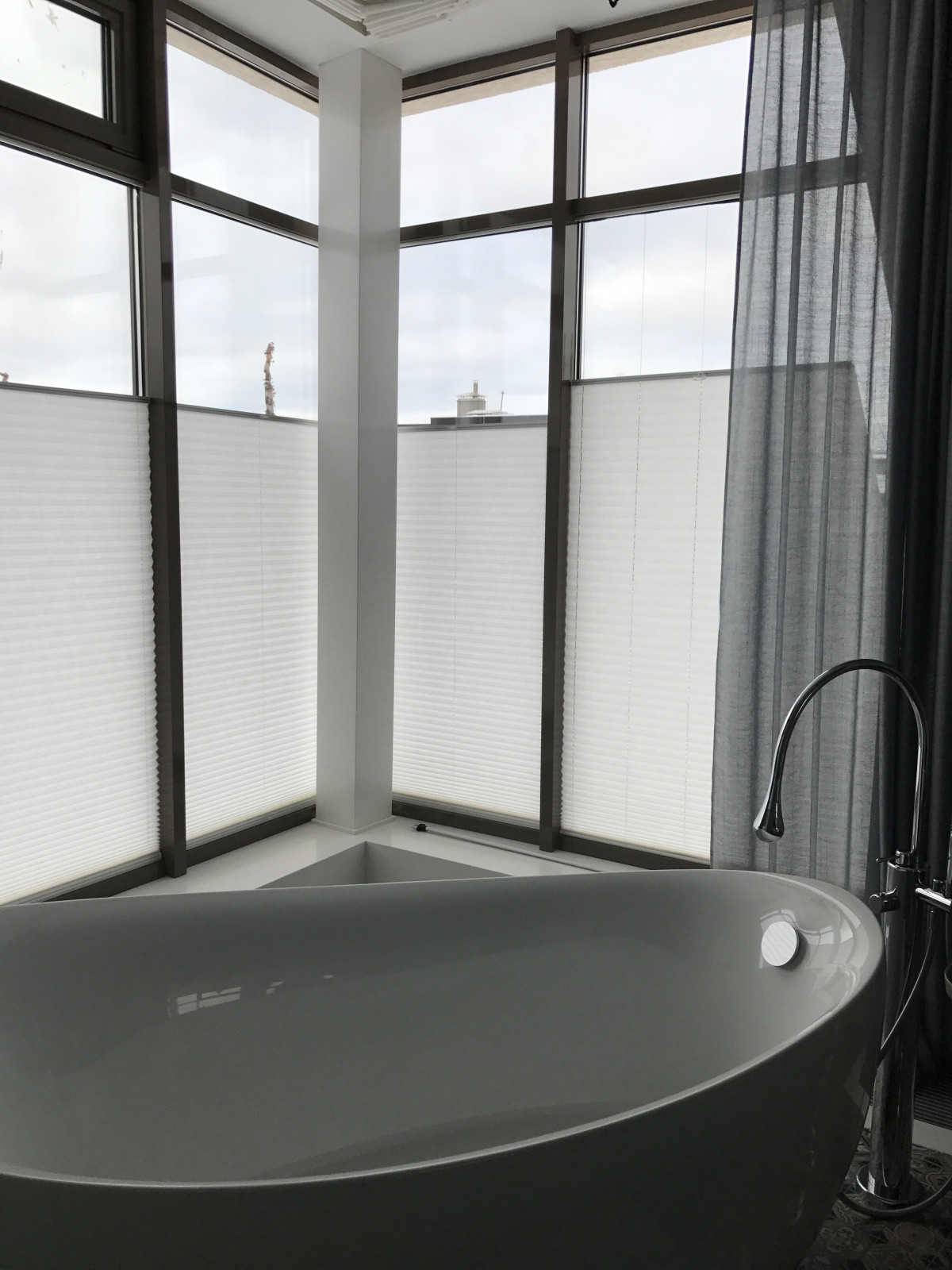 Обложка проекта: Текстильное оформление интерьера для проекта KMStudio «Индийское кино».