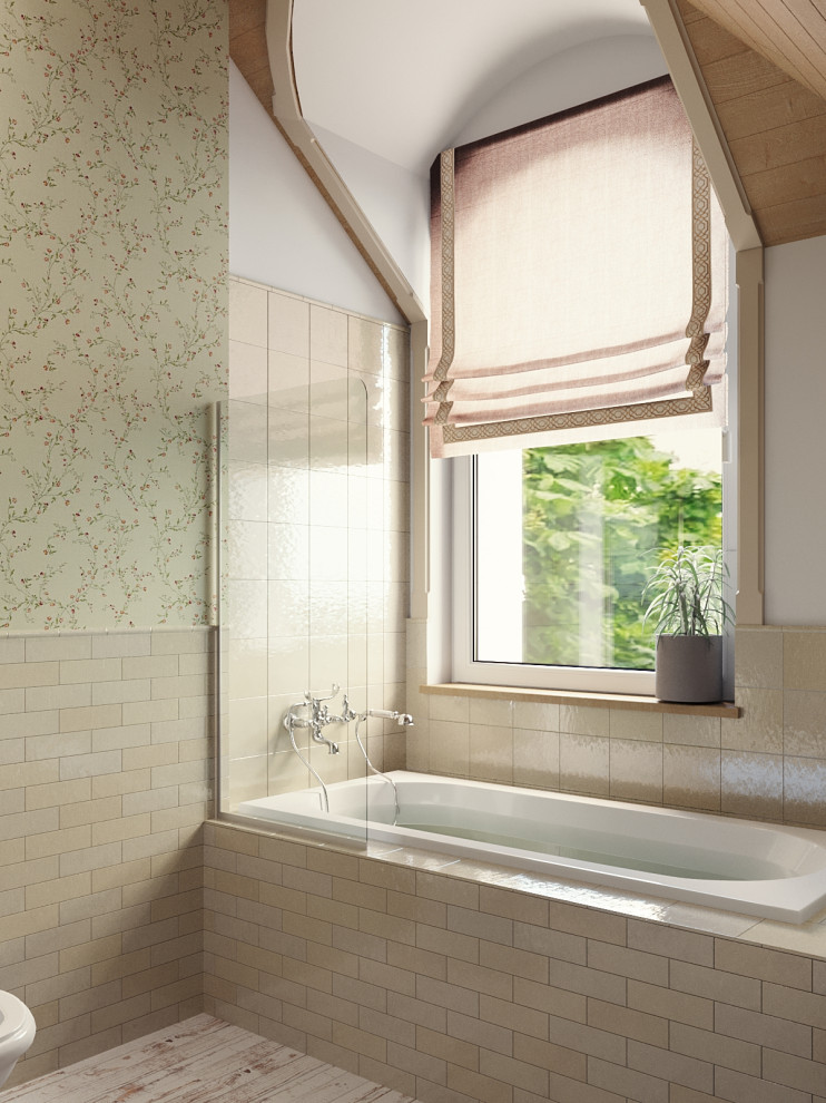 Ванная комната на 2 этаже с ванной и окном.