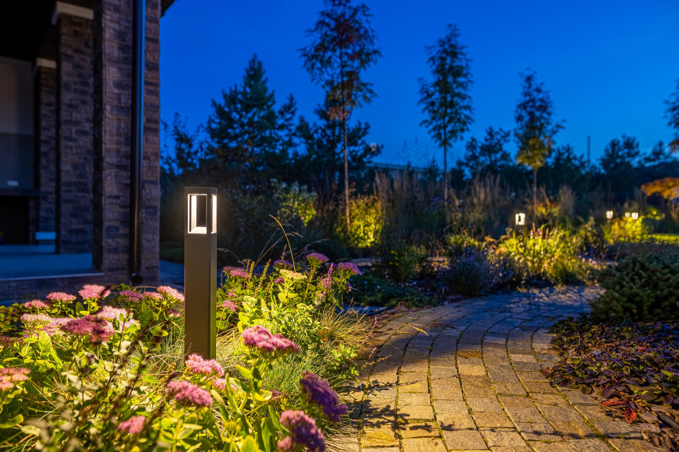 Ландшафтная подсветка участка в КП Ренессанс Парк