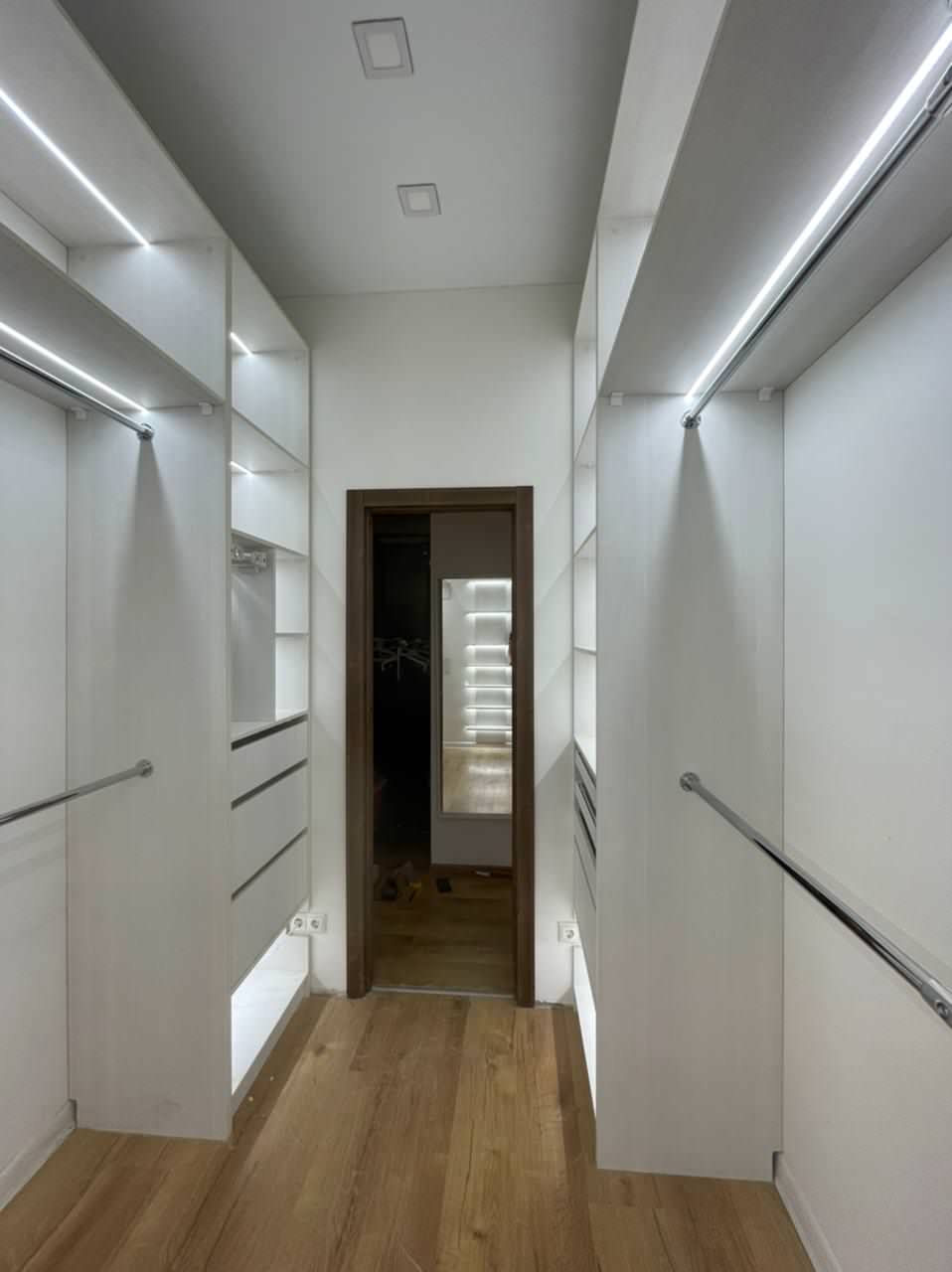 Гардеробная с подсветкой