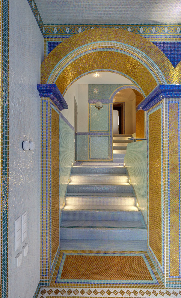 Художественная сборка панно из мозаики