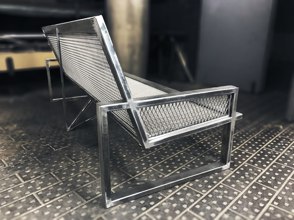 Обложка проекта: Металический диван