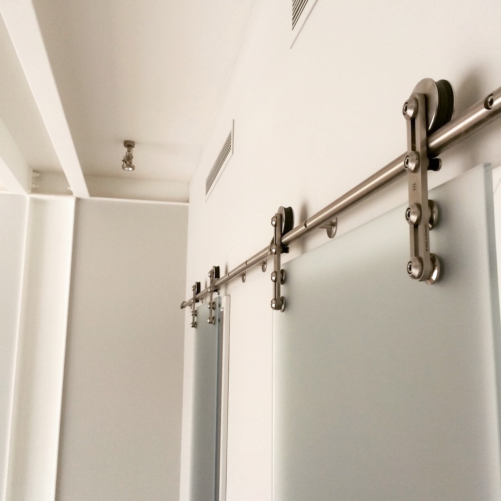 Раздвижные стеклянные перегородки