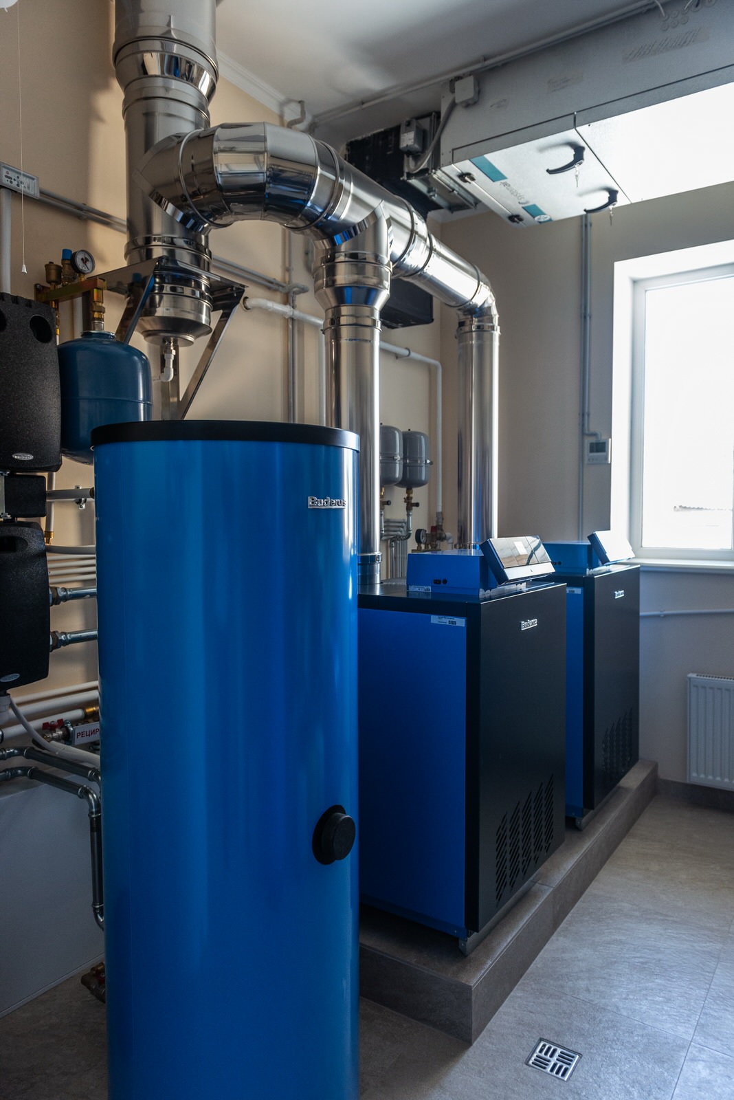 Дом с бассейном