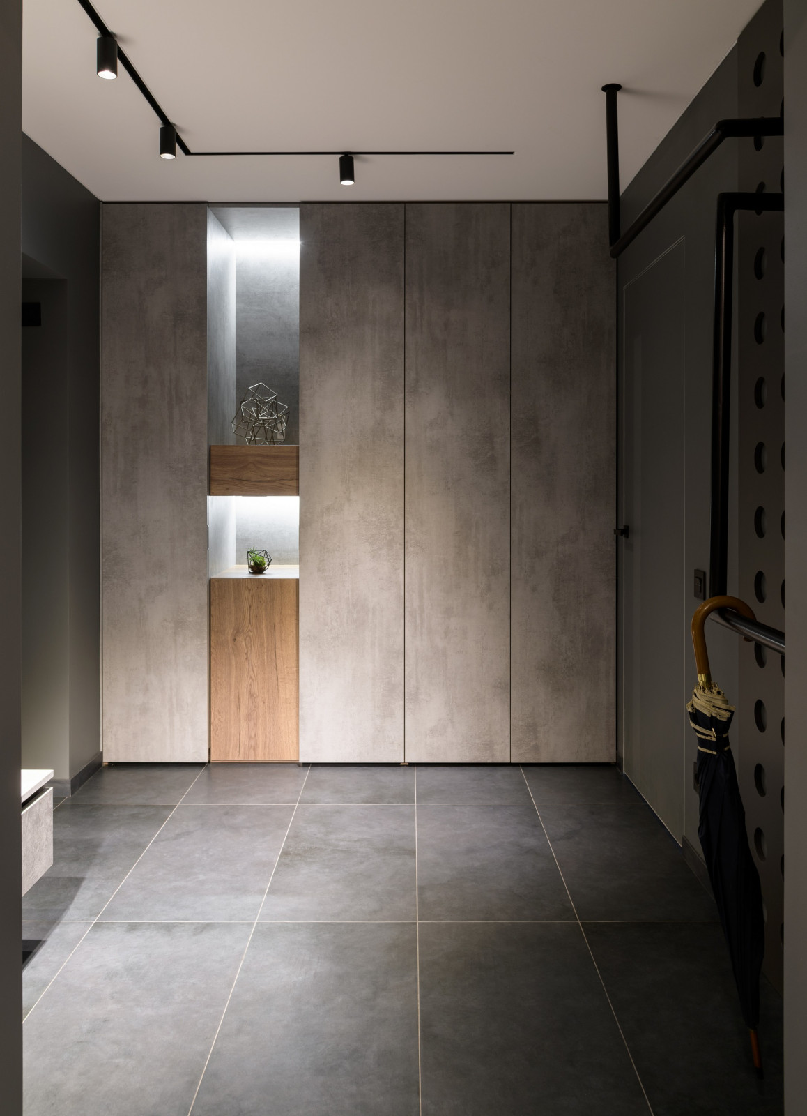 Квартира с гардеробной для коллекции кроссовок