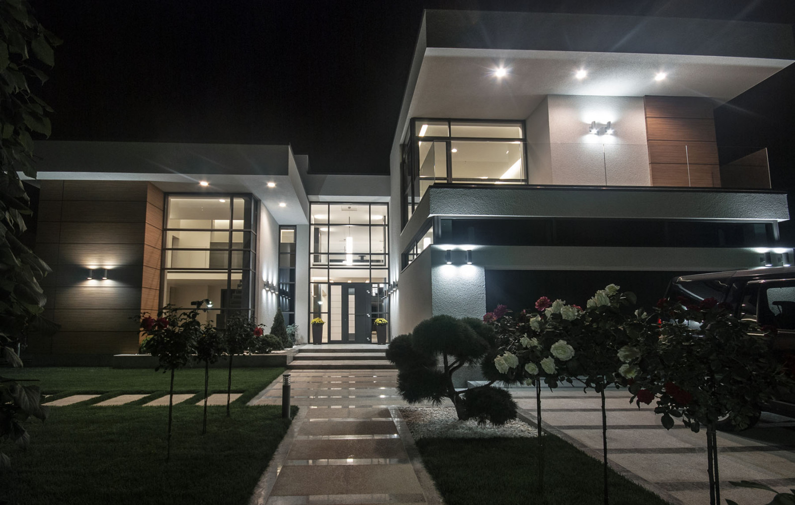 Остекление коттеджа в поселке БЕНИЛЮКС на алюминиевой системе REYNAERS