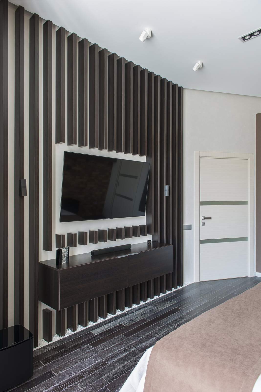 Частная квартира для него