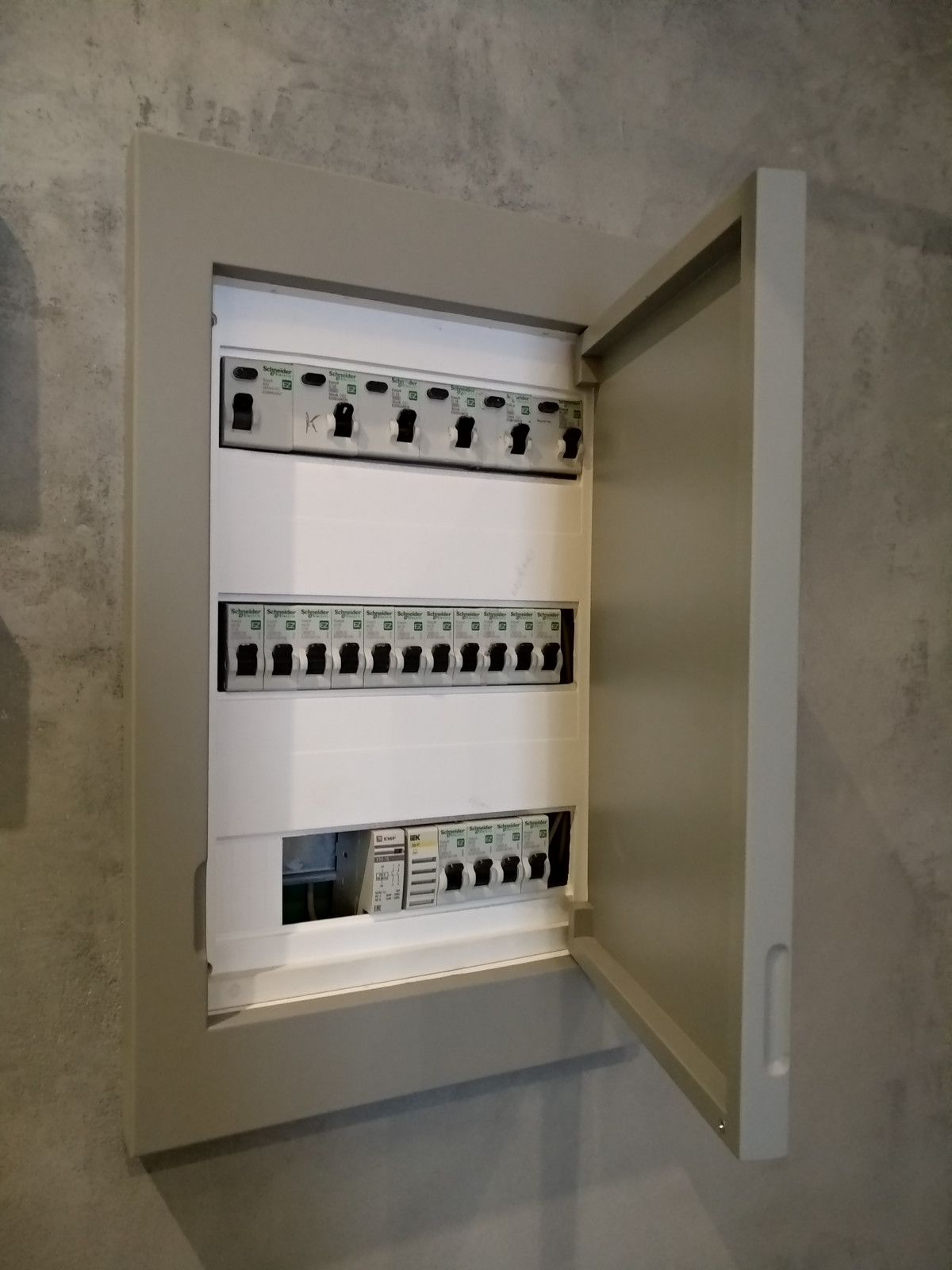 Обложка проекта: Дверца на щиток из МДФ