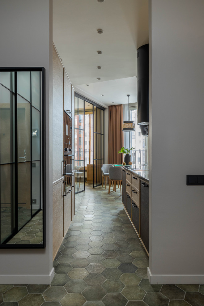 квартира с попугаями