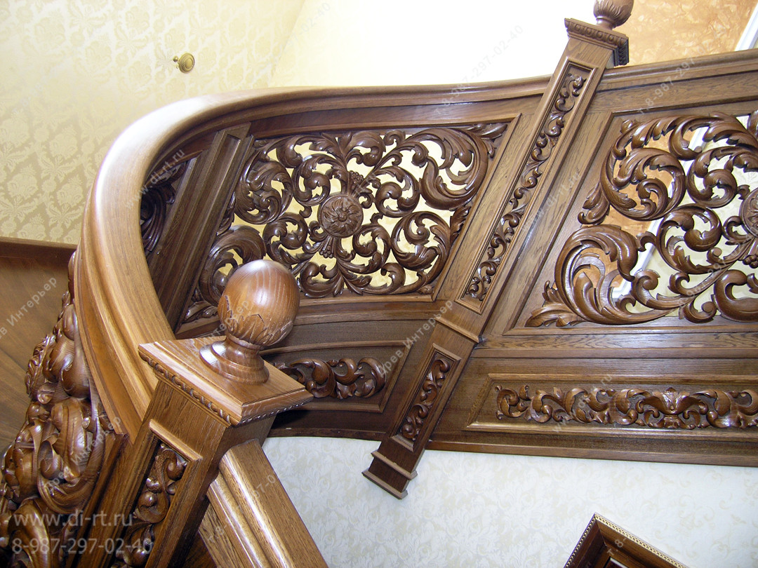 Лестница с резьбой