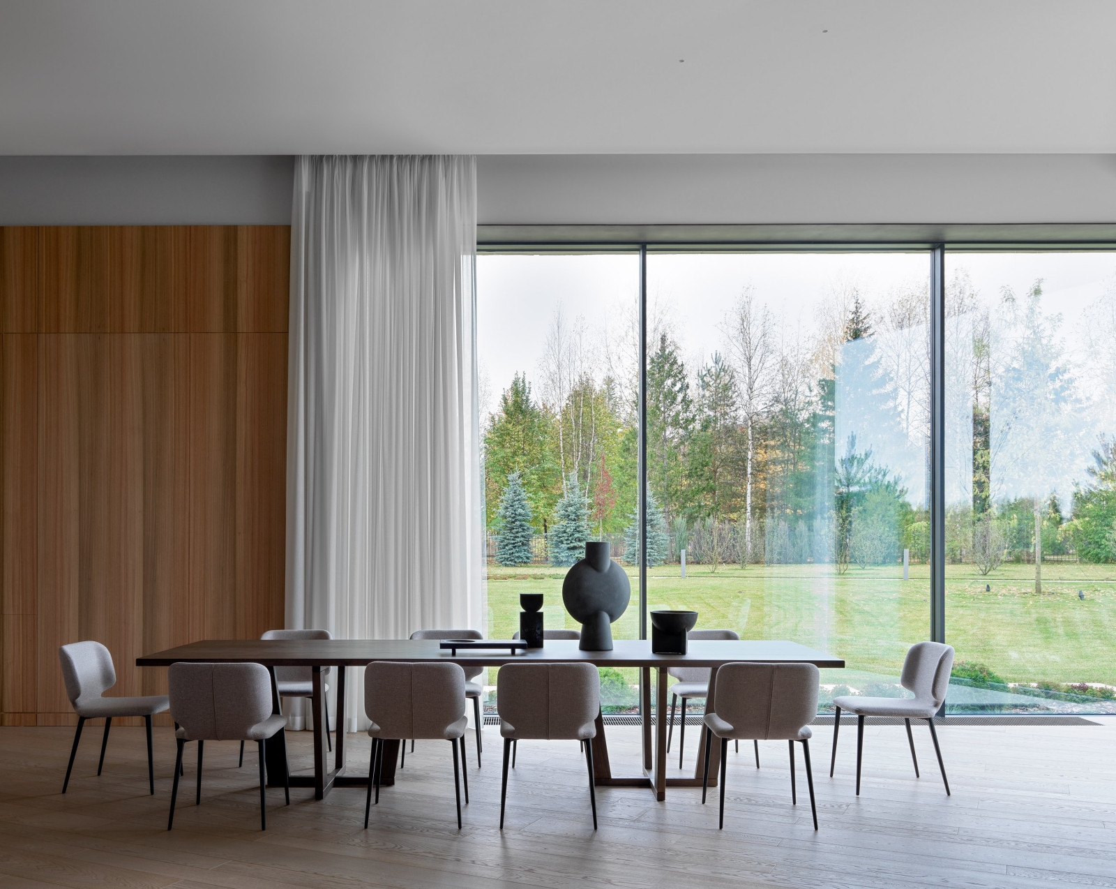 Дом из архитектурного бетона в поселке “Миллениум Парк”