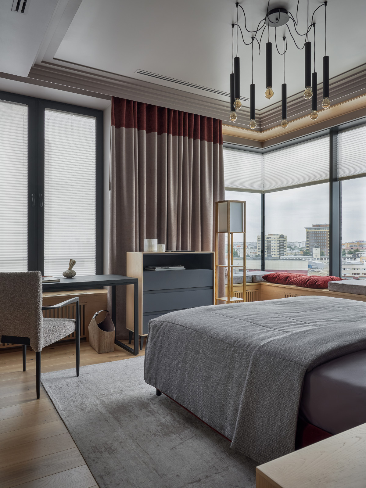 Современный интерьер с фиолетовыми акцентами