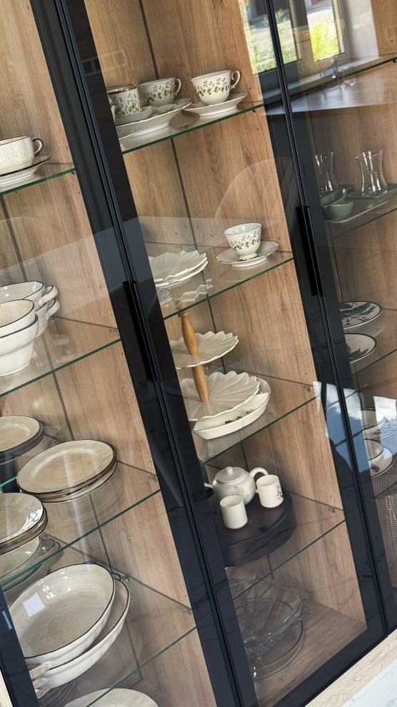 Шкаф для красивой посуды