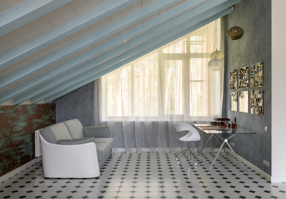 Яркая мансарда в загородном доме