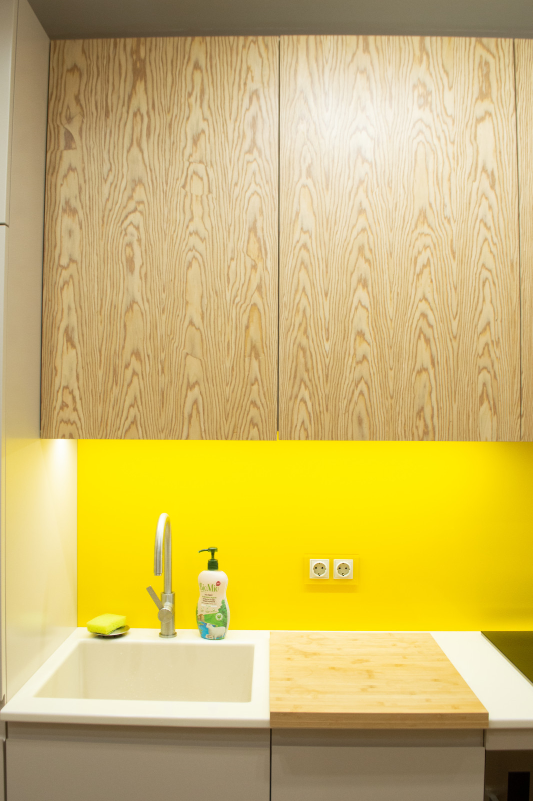 Яркая современная кухня