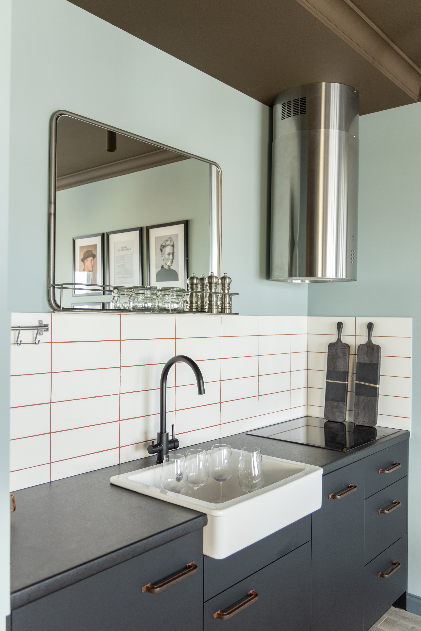 Houzz Украина: 38 кв. м — квартира с коричневым потолком