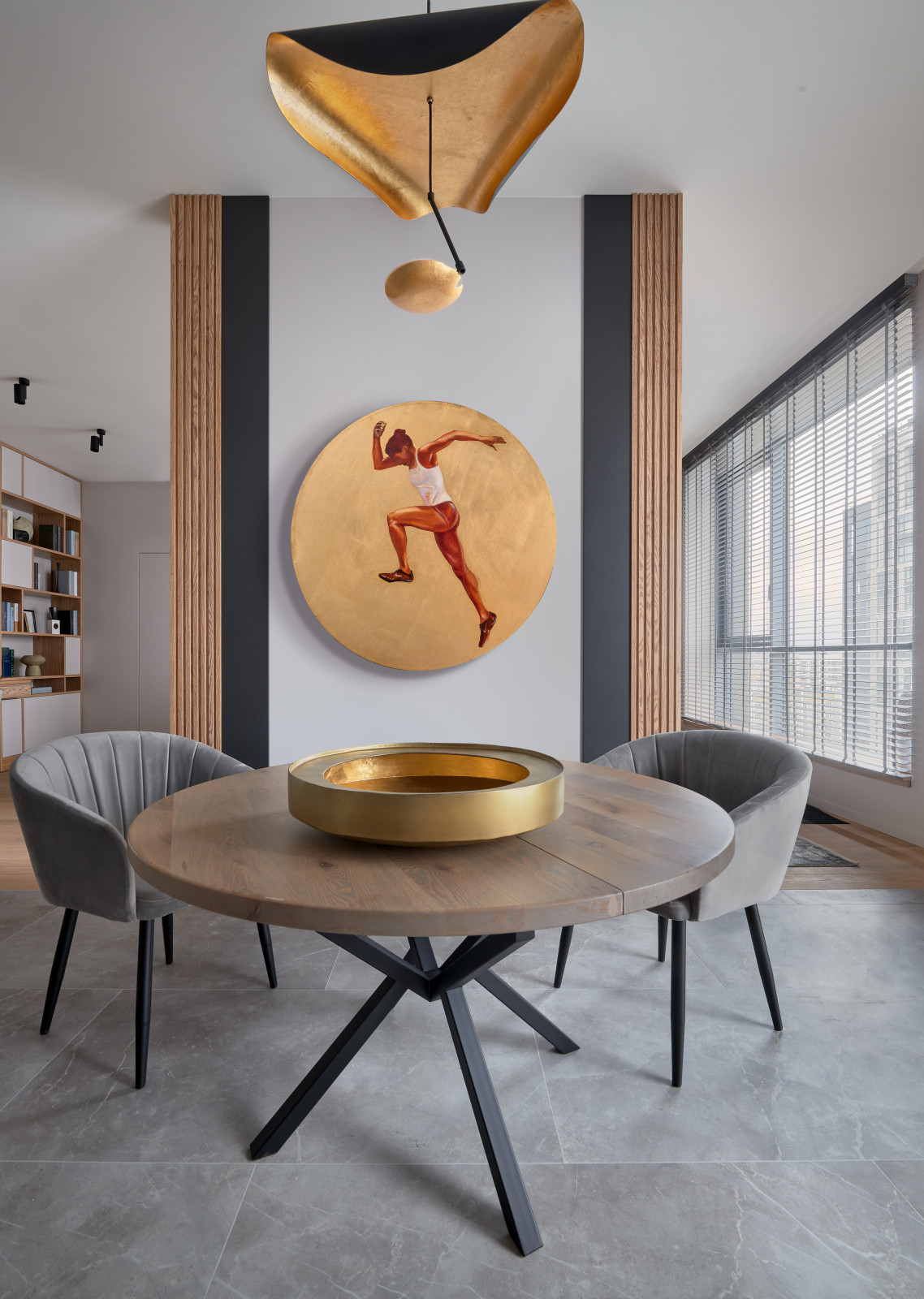 Монохром с деревянными акцентами.Дизайн Анастасия Волчкова.Публикация Elle Decor