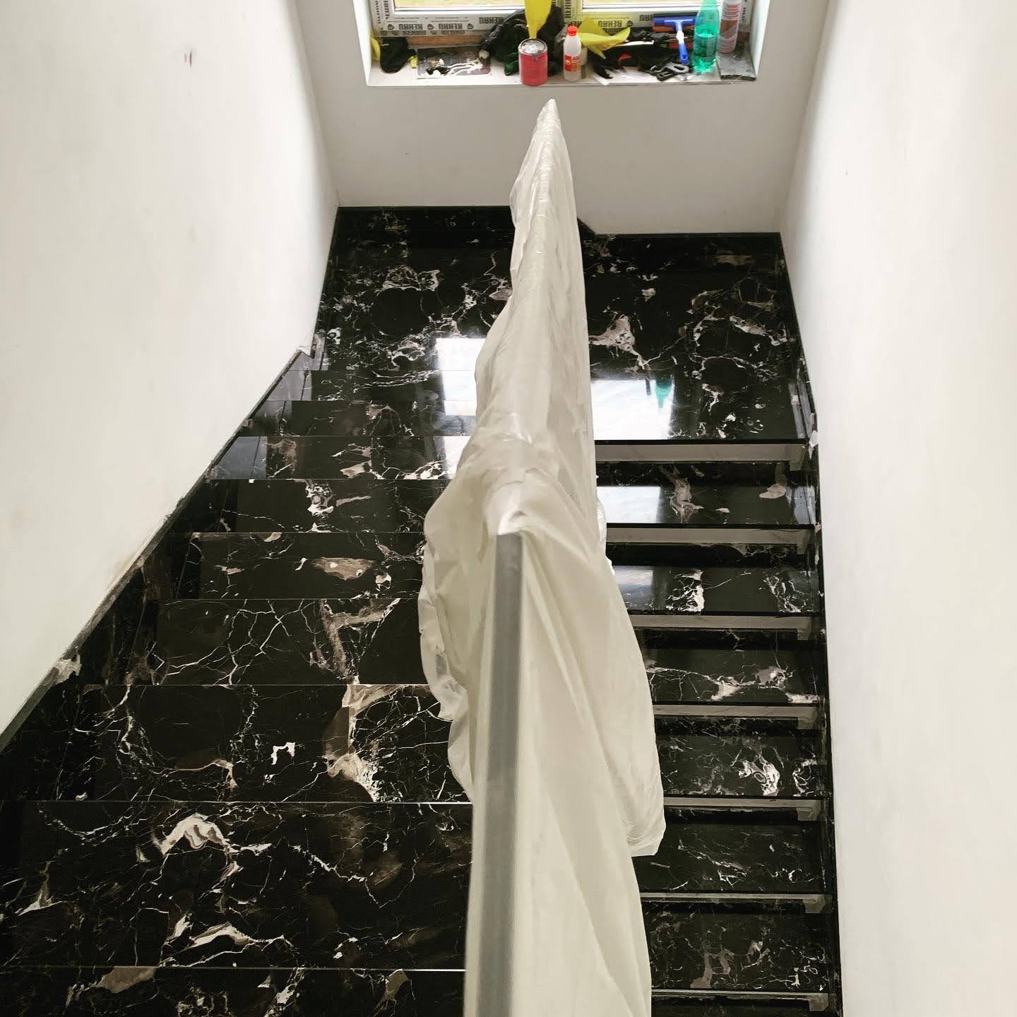 Обложка проекта: Лестница из мрамора