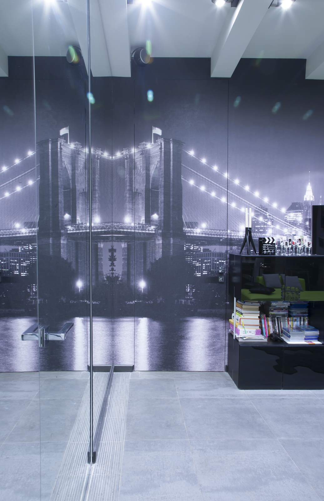 КВАРТИРА-СТУДИЯ 61,17 M2, В СТИЛЕ ПОП-АРТ НА САВВИНСКОЙ НАБ.