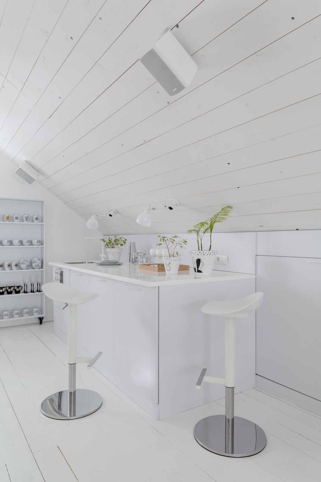 Белая мансарда.