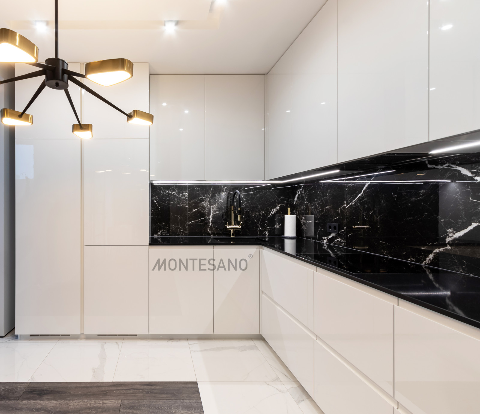 Обложка проекта: Белый глянец с черной столешницей