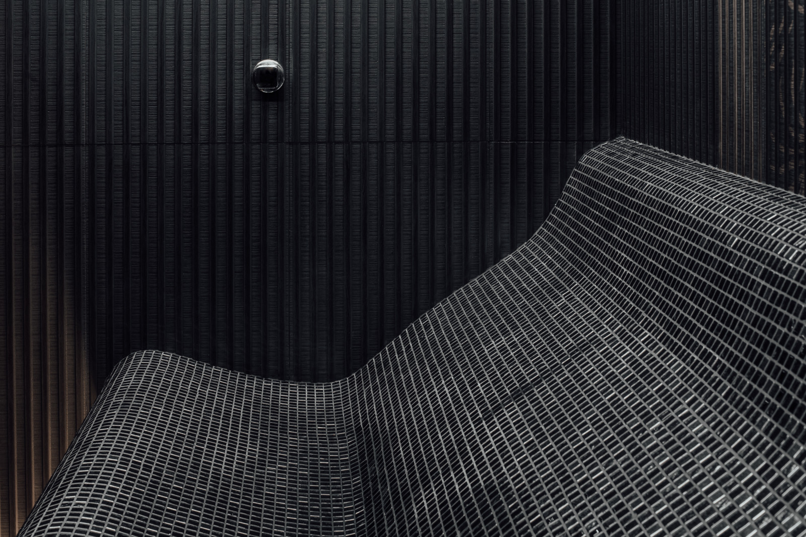 Анатомический лежак.